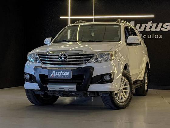 TOYOTA HILUX 2.7 SR 4X2 CD 16V FLEX 4P AUTOMÁTICO TOYOTA HILUX 2.7 SR 4X2 CD 16V FLEX 4P AUTOMÁTICO